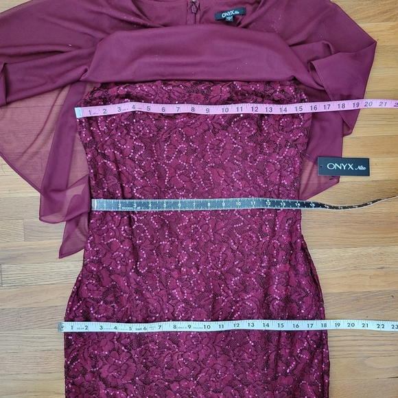 Onyx Nite Burgandy Stretch Lace Gown Size 4 - Picture 7 of 9